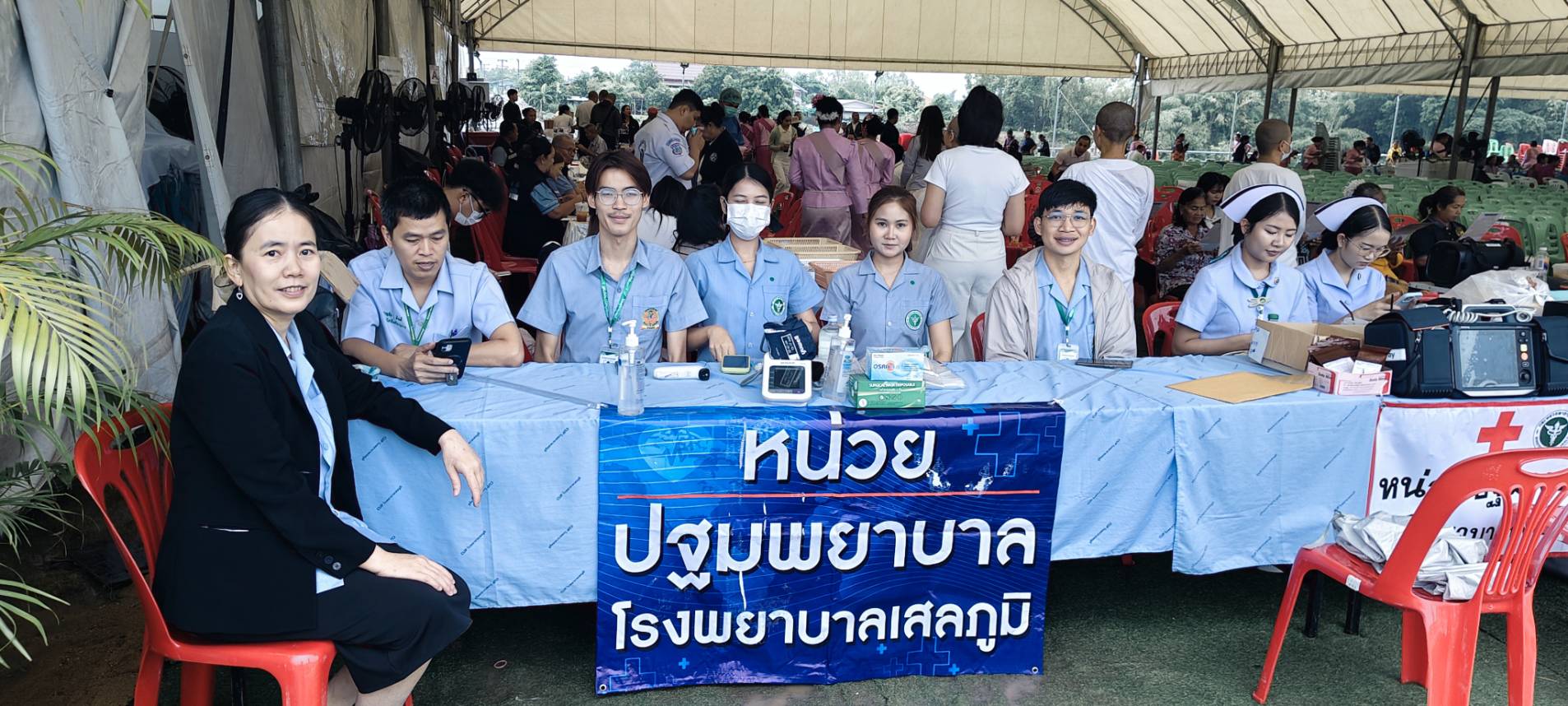 รพ.เสลภูมิ ออกหน่วยคัดกรองสุขภาพและปฐมพยาบาลในพิธีพุทธาภิเษก