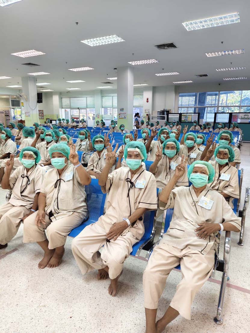 รพ.เสลภูมิ ร่วมกับ รพ.บ้านแพ้ว ดำเนินโครงการผ่าตัดต้อกระจก ปีงบประมาณ ๒๕๗๐